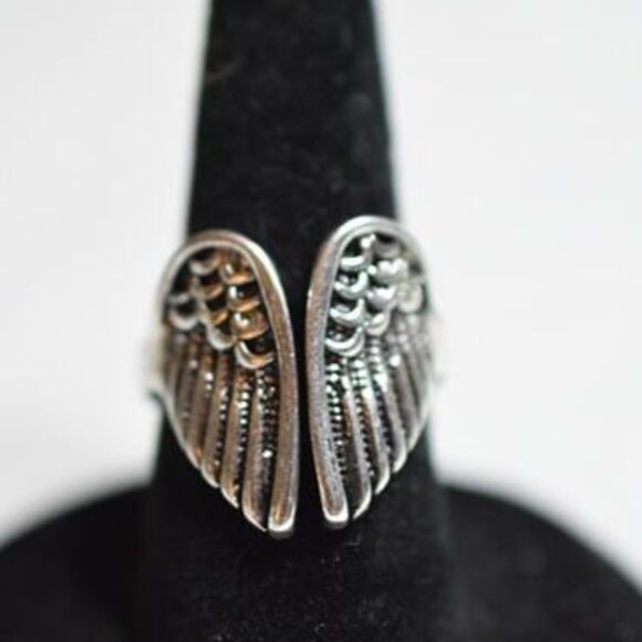 Angel Wings Silver Tone Metal Alloy Size 4 Cuff Fairy Casual Unisex Ring - Picture 1 of 3